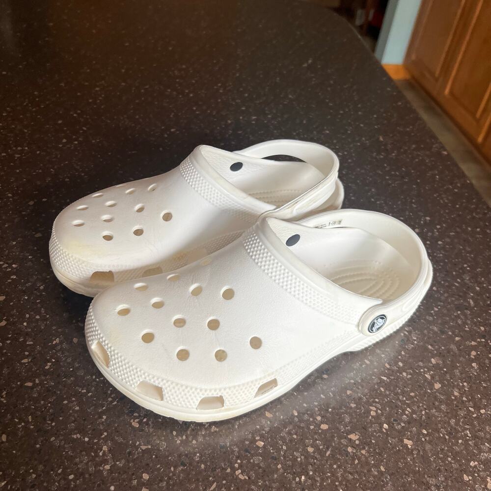 Crocs Classic Clogs White/Cream Juvenile Kids Size 6 Slip On Casual Shoes